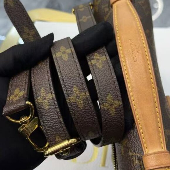 LOUIS VUITTON bag - Picture 4 of 7